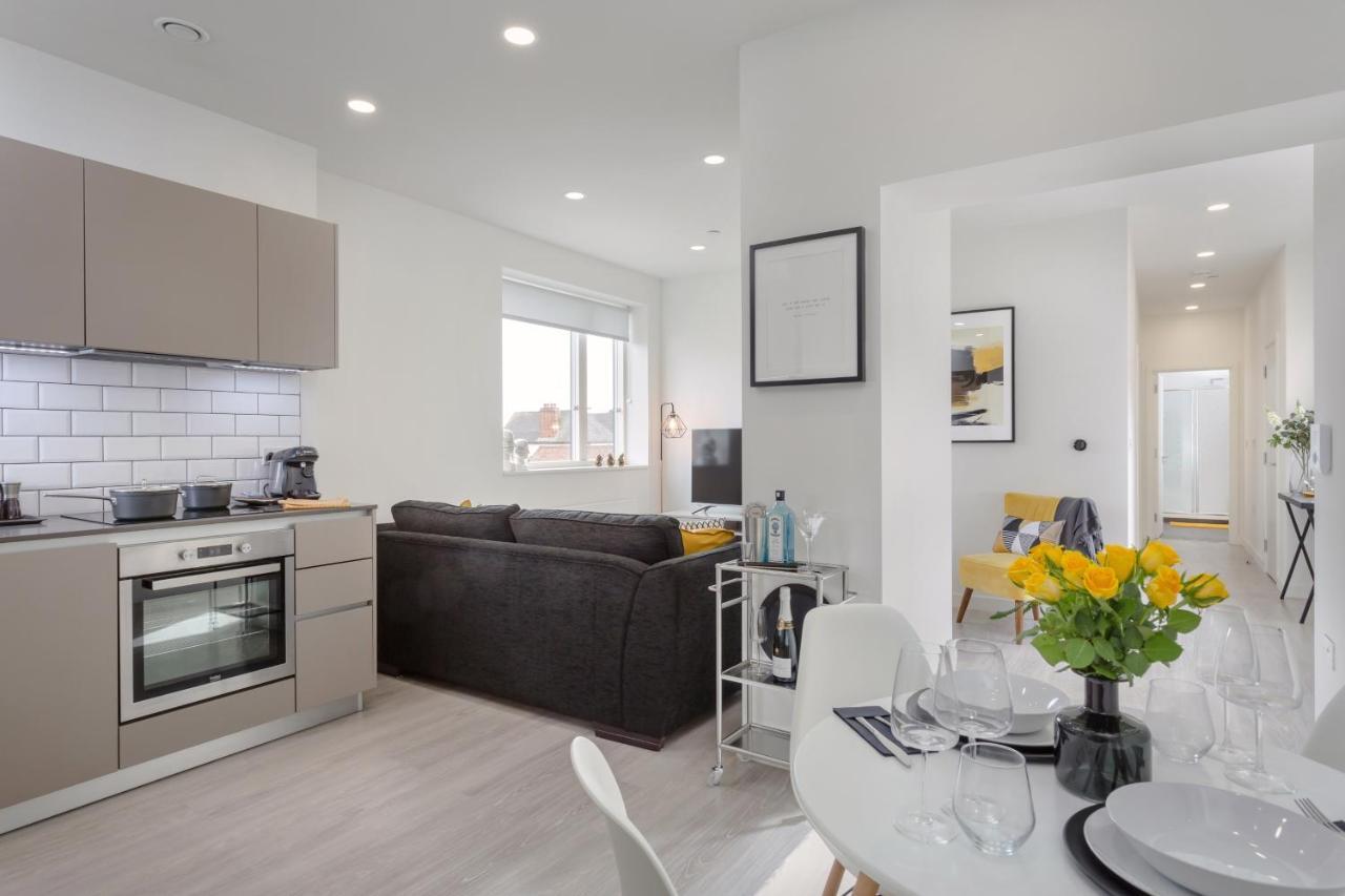 Luxury Serviced Apartments Stevenage, Hertfordshire Eksteriør billede
